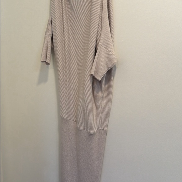 Dresses - Picture 7 of 15